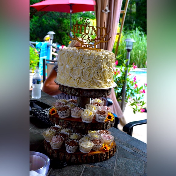 OAK handmade cake tiered stand. - Picture 2 of 5